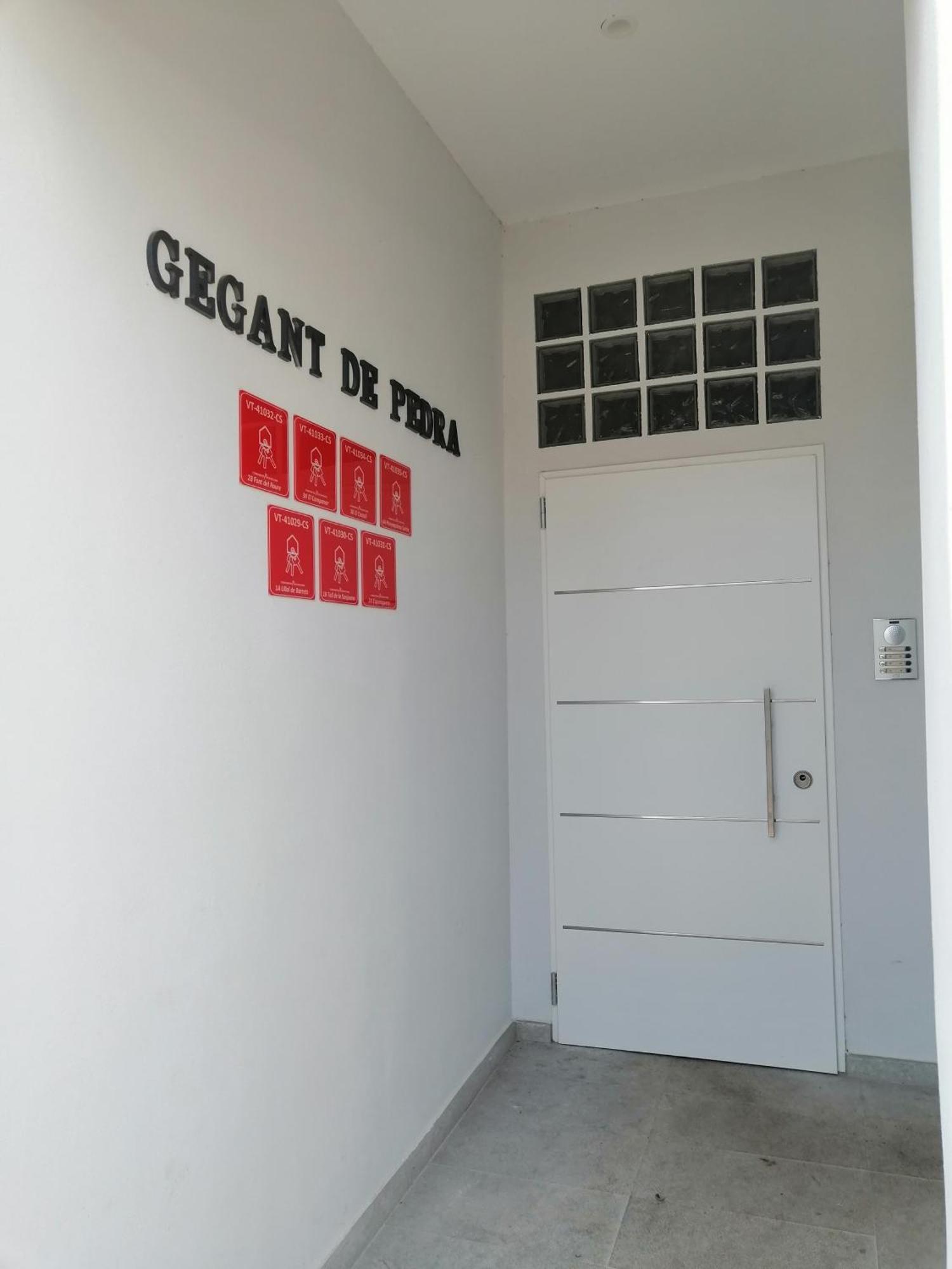 Gegant De Pedra Apartaments Adzaneta Exterior photo